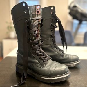 Dr Martens fold-down 12 eyelet green cap toe women’s size 6.5